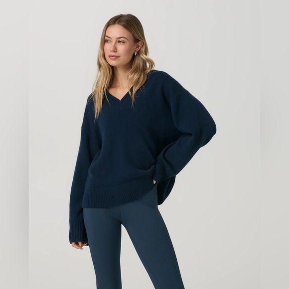 Vuori Ocean Blue Émilie Cashmere Oversized V-Neck - Picture 2 of 4